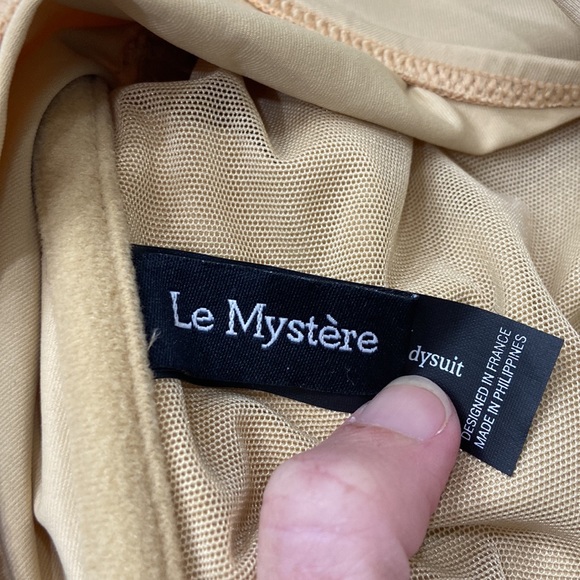 Le Mystere Sangria Bodysuit. Nude. Size 34DD - Picture 5 of 8